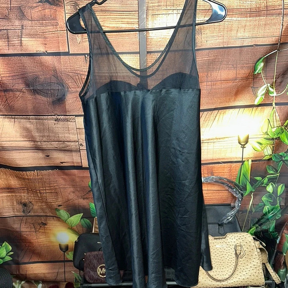 Vintage Black Satin Chemise Elegant Sleepwear - Picture 4 of 4